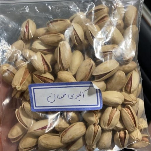 پسته اکبری درشت سالم رنگ کرم