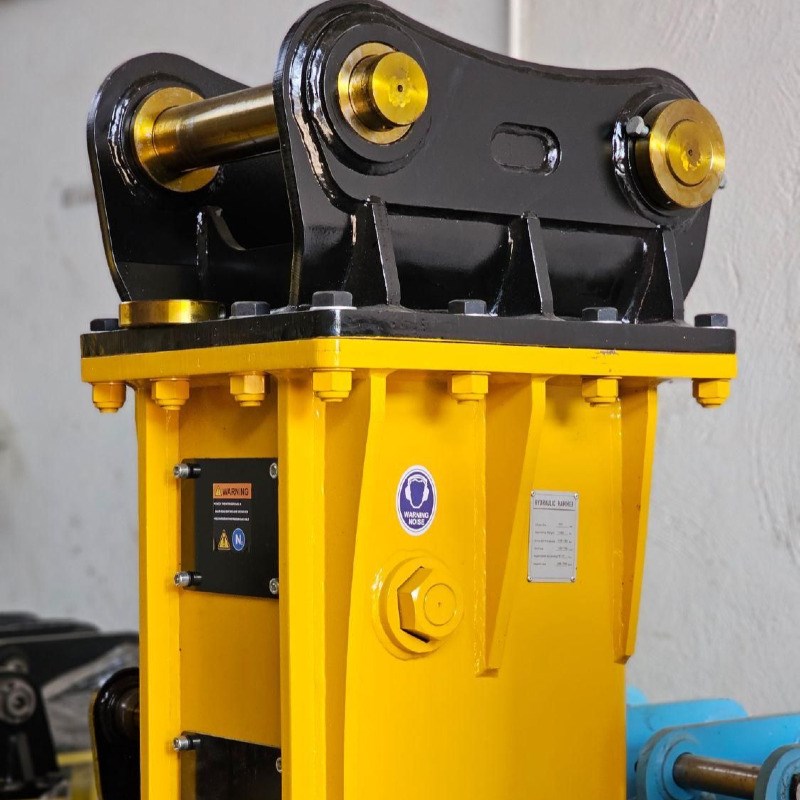 چکش هیدرولیکی SB 81 ( پیکور سوسان ۸۱ )